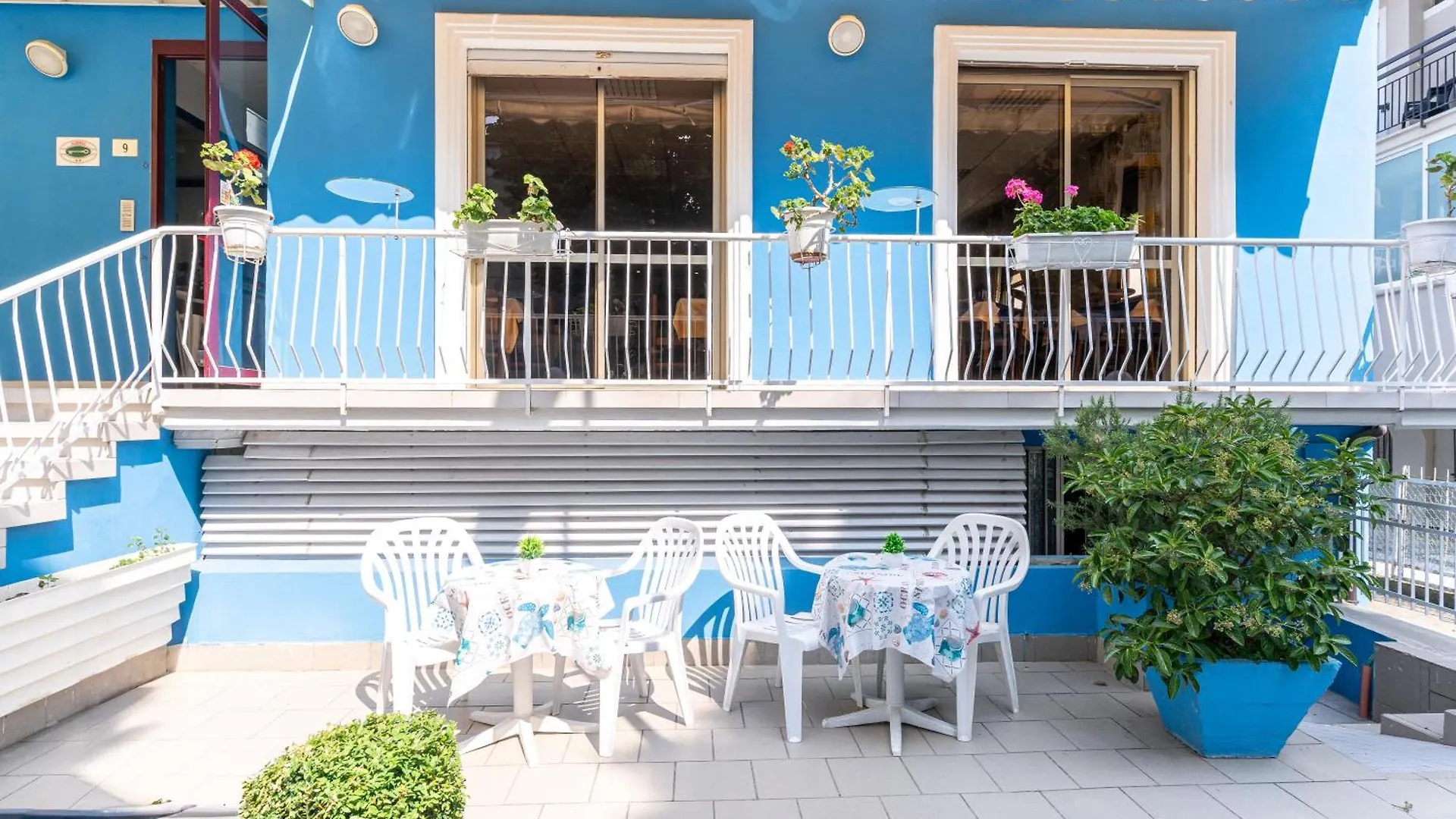 Hotel Lariana Rivazzurra Di Rimini Italië