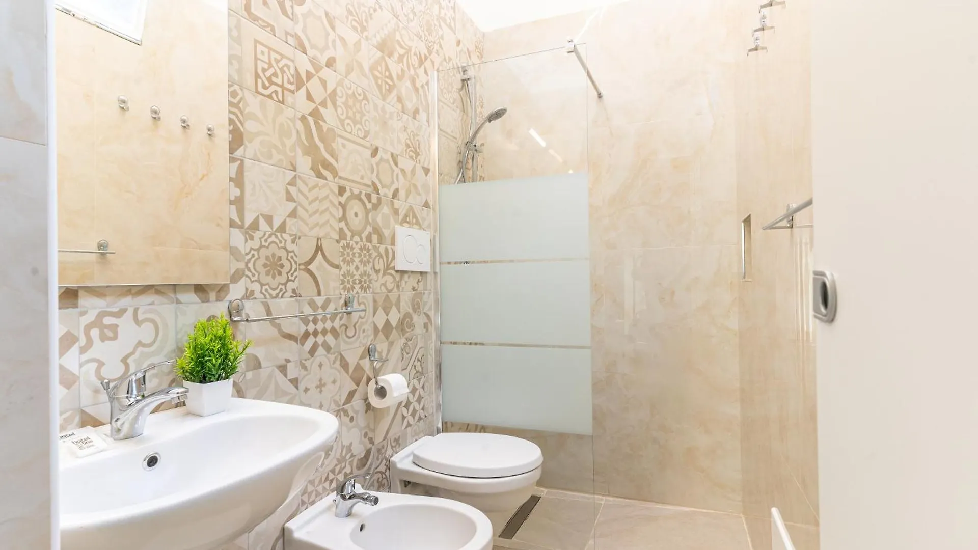 Hotel Lariana Rivazzurra Di Rimini 2*,